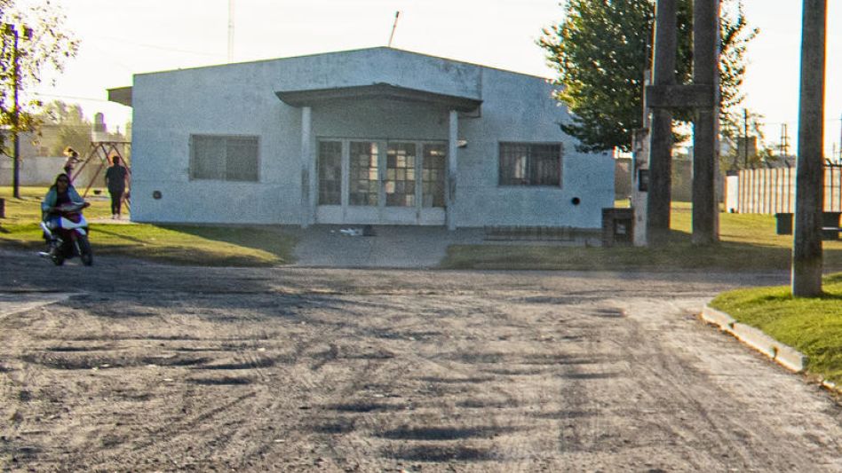 Hay calles en Villa Fidelidad que están casi totalmente destruidas por el tránsito, expresó la referente del barrio. NACHO CORREA
