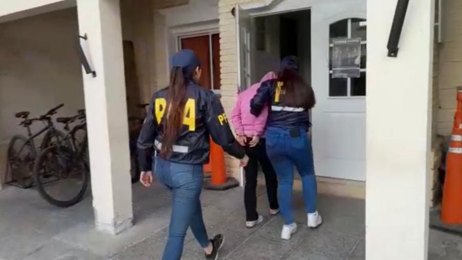Detuvieron a una falsa médica en Neuquén: había robado el título y atendía pacientes a domicilio