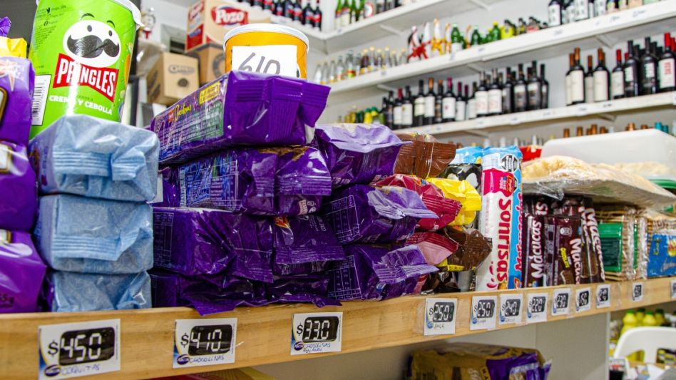 Desde el Centro de Almaceneros de Azul aseguraron que en los comercios de proximidad los aumentos en los precios de los alimentos son constantes. FOTO: NACHO CORREA