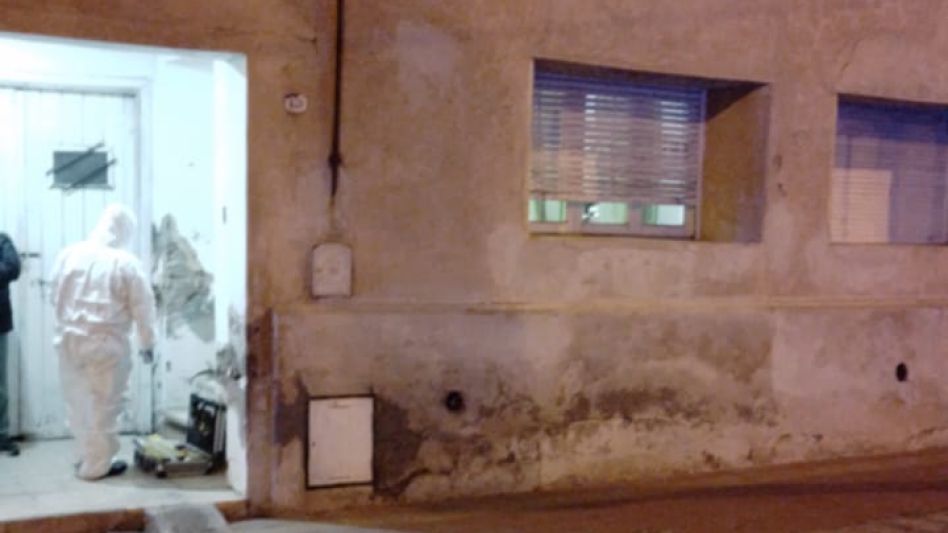 En presencia de los hijos que ambos tenían, mató a balazos a su ex pareja y se suicidó