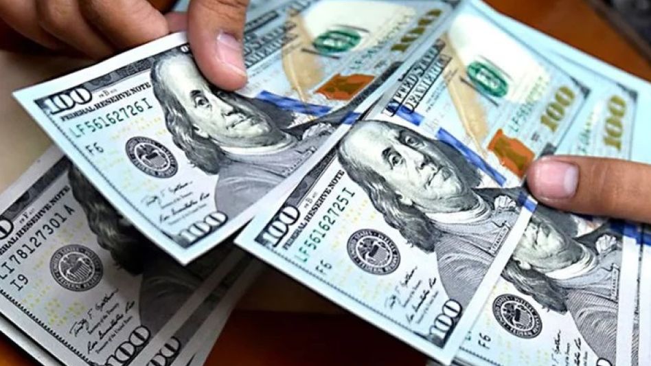 Tras una semana agitada, el dólar blue operó este viernes a $ 469