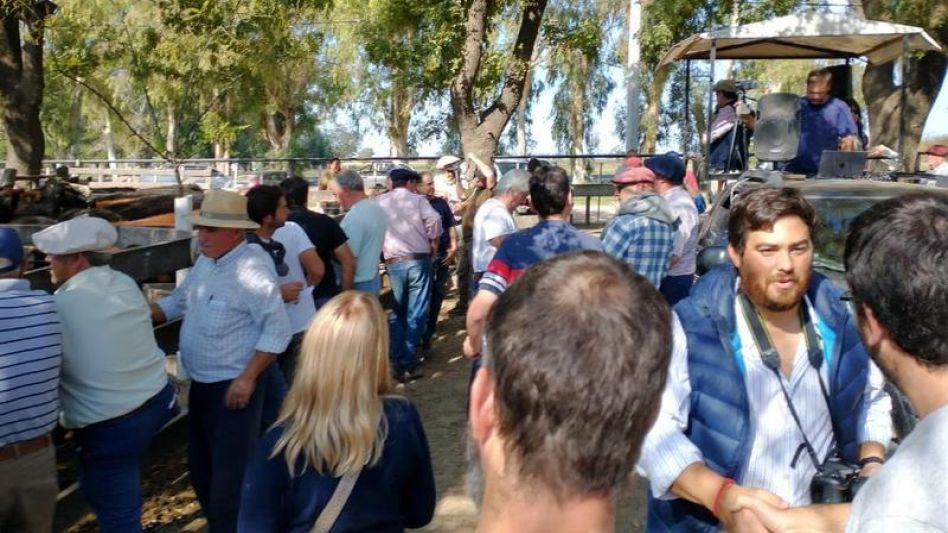 Mucho público se dio cita en el predio ferial local, donde la firma Wallace SA. subastó 7.261 animales.