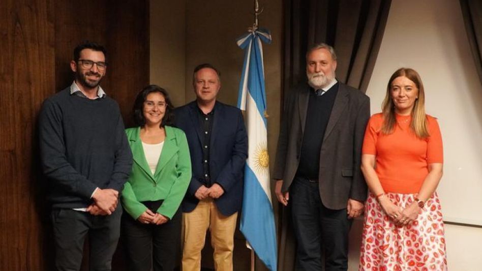 El rector de la UNSADA, Jerónimo Enrique Ainchil, y el director del IPPA, Pablo Yannibelli, durante la firma del convenio. PRENSA IPPA