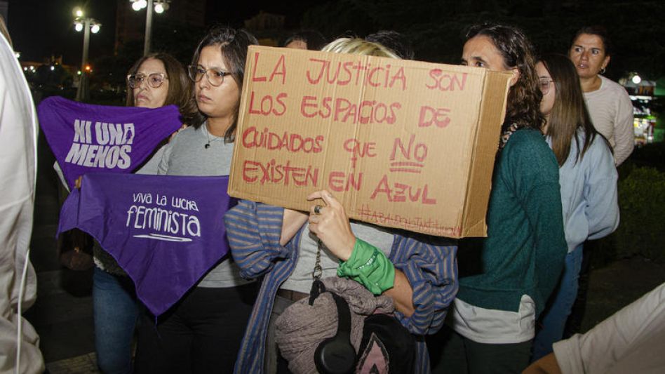 El sábado a la noche se realizó una movilización en la Plaza San Martín en repudio por el femicidio del que resultó víctima Sofía Mercuri.  NACHO CORREA