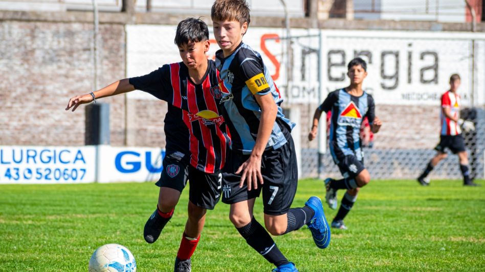 Alumni derrotó a Chacarita en los cuatro encuentros. Por esos resultados quedó como líder en tres categorías. Foto: Nicolás Murcia.