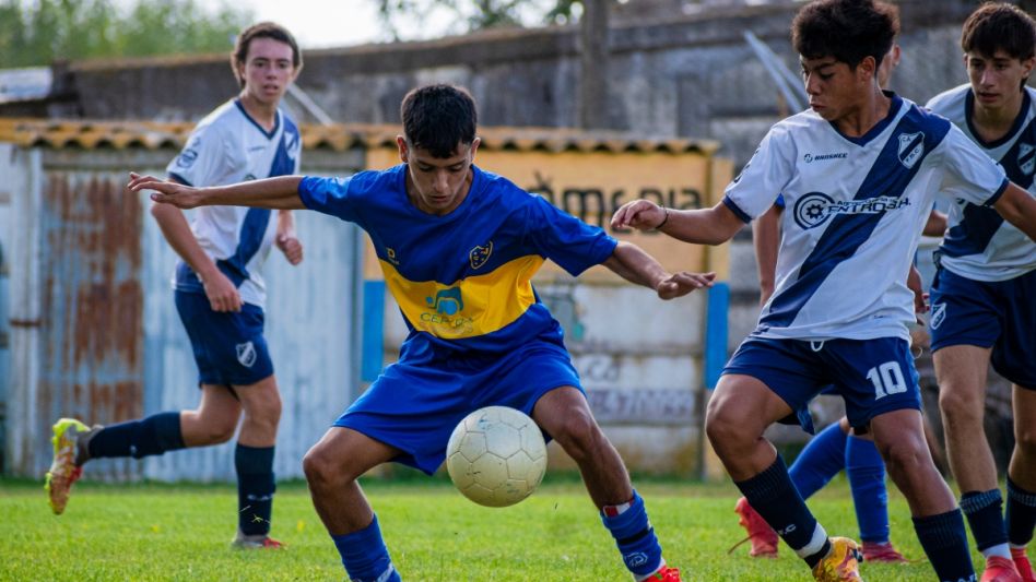 Cemento se midió contra Boca en el Ricardo Infantino. Los chicos de la banda azul siguen como punteros en Décima y Octava. Foto: Nicolás Murcia.