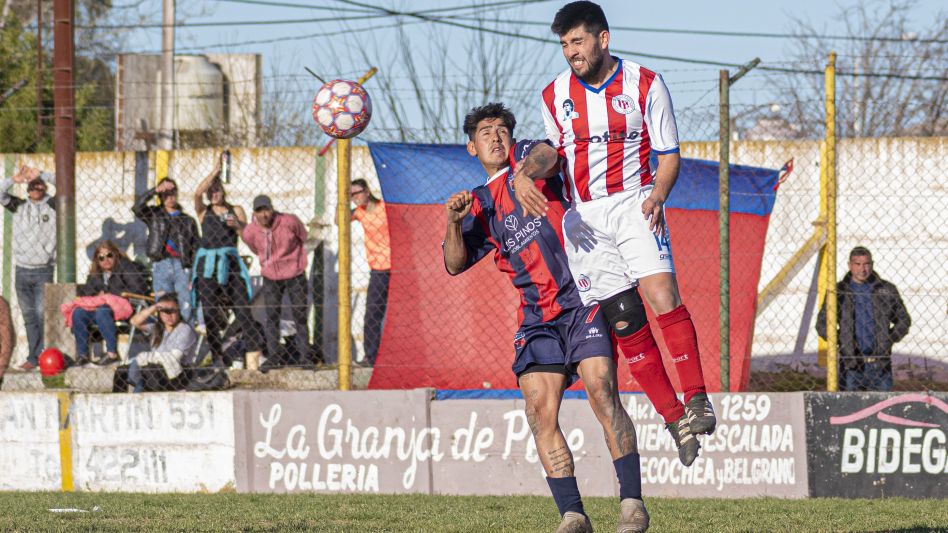San José y Estrellas de Juventud se miden este domingo, desde las 14.30, en un partido que mantiene en vilo al barrio de Villa Fidelidad. Foto:  Nicolás Murcia.