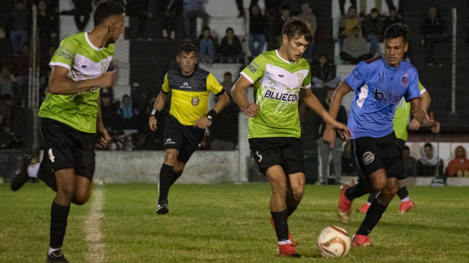 En el estadio Emilio S. Puente, Vélez jugará frente a Boca, a partir de las 15 horas. Los dos llegan de perder ante equipos bolivarenses. Foto: archivo Nicolás Murcia.