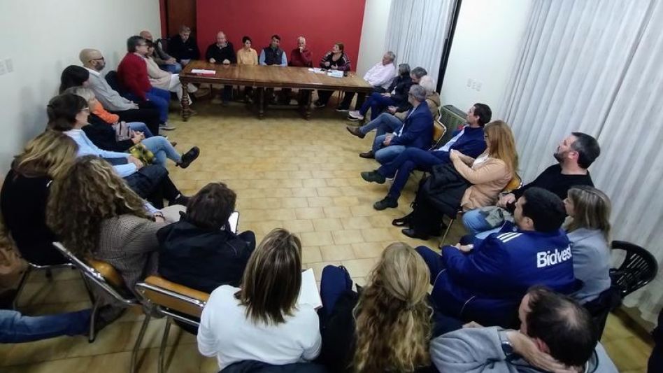 Representantes de los autonomistas de Chillar durante la reunión mantenida con los concejales del Partido de Azul. PRENSA CONCEJO DELIBERANTE AZUL