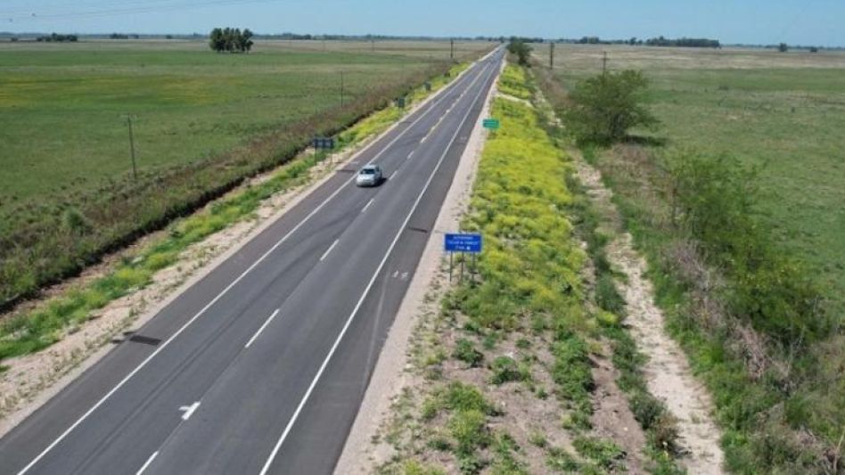 Continúan los trabajos de repavimentación de la ruta provincial 51 en el tramo Azul-Tapalqué.