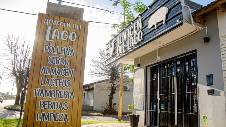 El almacén donde este robo sucedió durante las primeras horas de ayer está situado en el Barrio Güemes, en una de las esquinas de las calles Ecuador y Paraguay. FOTO: NACHO CORREA