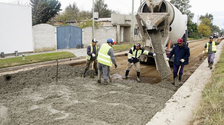 Comenzó la pavimentación de la calle Guaminí entre Comercio e Industria