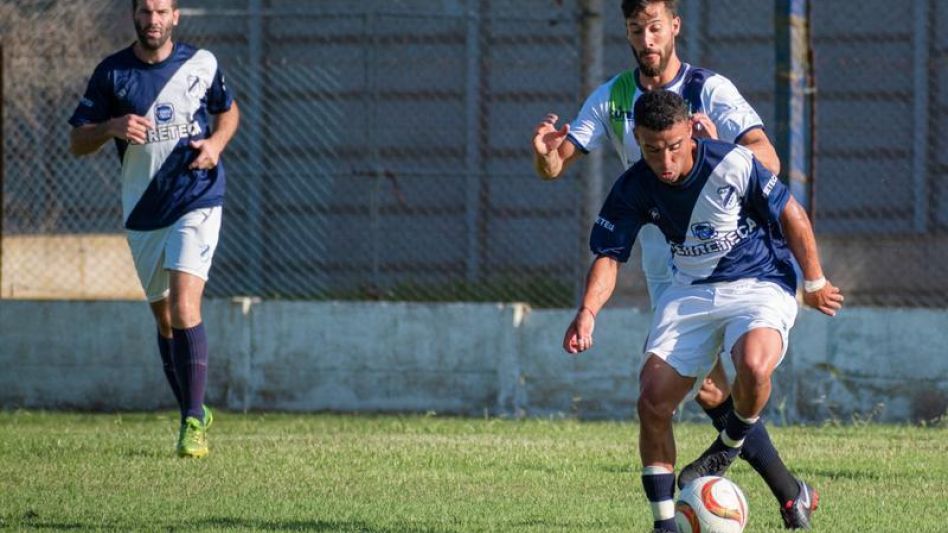 Esta tarde se estará disputando la duodécima fecha de la Unión Deportiva Regional. Dentro del ámbito de la Liga de Azul se jugará en las canchas de Alumni, Boca, Piazza, Cemento, Atlético y Chacarita.