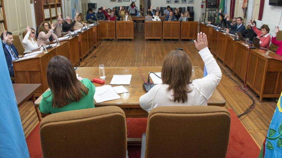  Los ediles azuleños volverán a sesionar de manera ordinaria esta tarde. El orden del día que abordarán tiene más de treinta puntos. ARCHIVO/NACHO CORREA