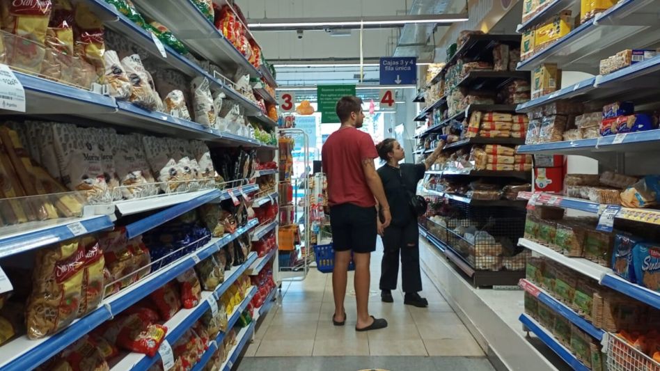 Canasta básica subió 6,3% en abril: una familia tipo necesita $203.361 para no ser pobre