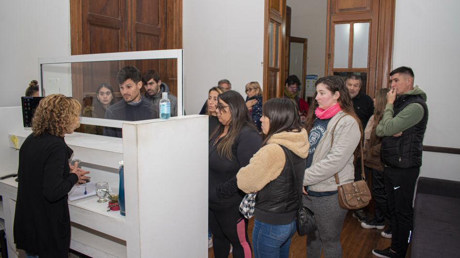 Vecinos del barrio Chacras de Bruno se movilizaron esta mañana al palacio comunal pero no fueron atendidos ni por el intendente municipal ni por ninguno de sus funcionarios. N. MURCIA