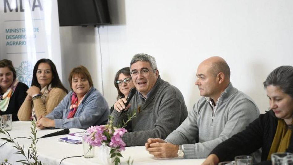 El ministro de Desarrollo Agrario bonaerense, Javier Rodríguez, encabezó el 4to Encuentro Regional de Mujeres Rurales, que se llevó a cabo en Coronel Dorrego. DIB