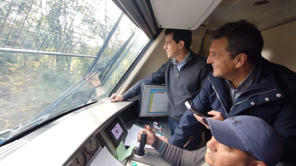 Massa y Wado de Pedro compartieron un acto en Mercedes: intercambio de elogios y un sugestivo mensaje