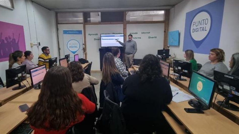 Capacitación a administrativos   municipales en Punto Digital