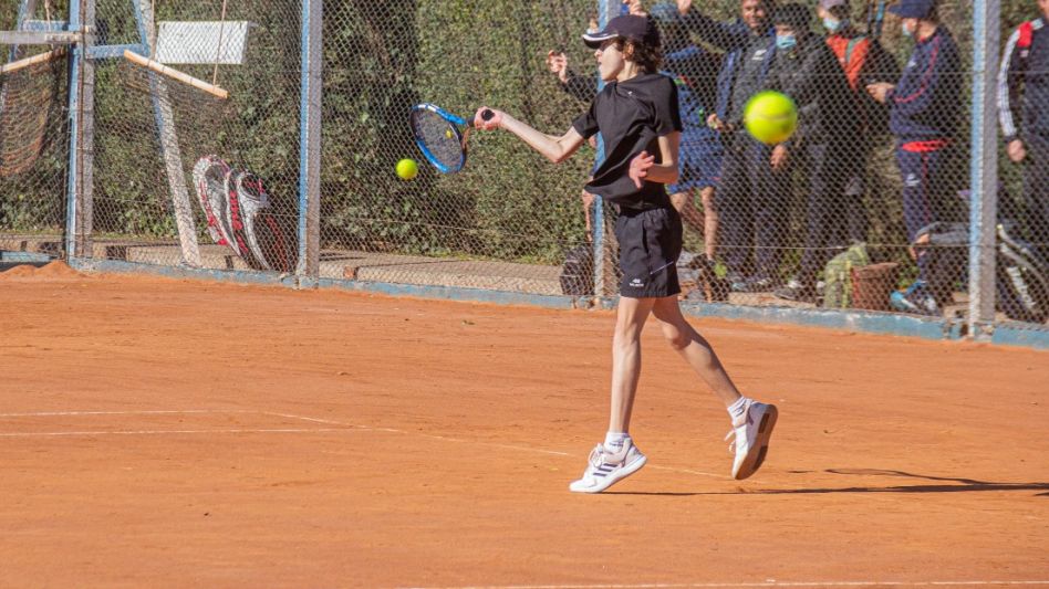 El futuro del tenis de la provincia de Bs. As. llega a Azul. Las canchas de polvo de ladrillo del Club de Remo será el escenario para los encuentros de las categorías 10, 12, 14, 16 y 18. Foto: archiv
