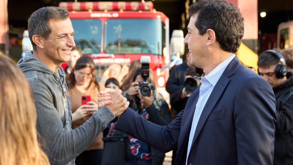 Wado de Pedro y Bali Bucca celebraron el Día del Bombero Voluntario en Merlo