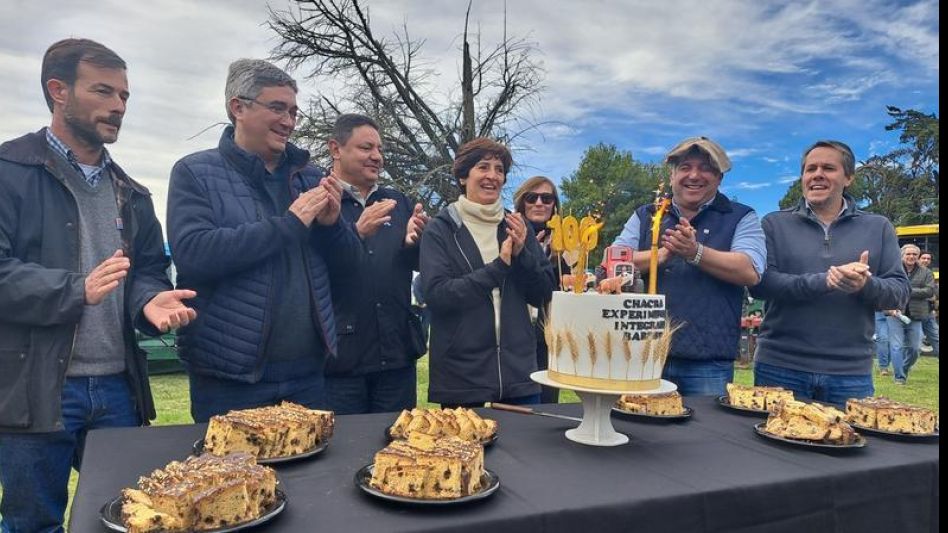 Rodríguez y Garmendia participaron de los festejos por el centenario de la Chacra Barrow. TWITTER @MDGARMENDIA 