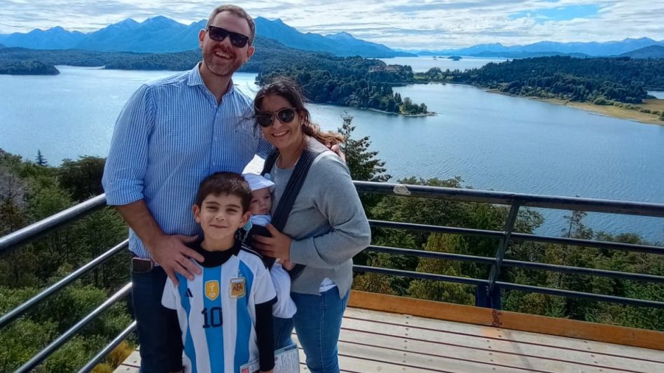 Jordán y Sofía junto a los pequeños Joaquín y Mateo. ?