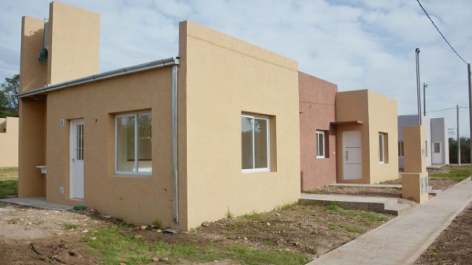 Provincia entregó 24 viviendas en Tapalqué y seis en Olavarría