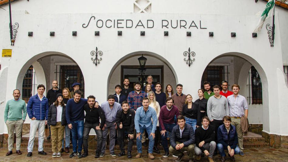 Un grupo de jóvenes del J6 recorrió la ciudad y mantuvo encuentros con dirigentes locales que pasaron por la institución ruralista  