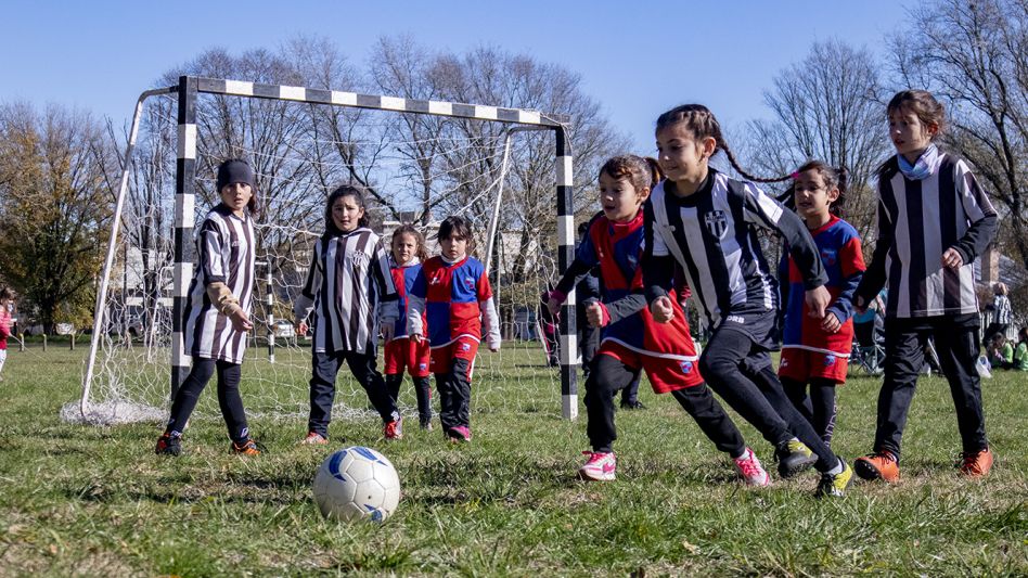 Se realizó en el predio Deportivo Municipal el primer encuentro de fútbol femenino infantil. Foto: gentileza Prensa Municipal.
