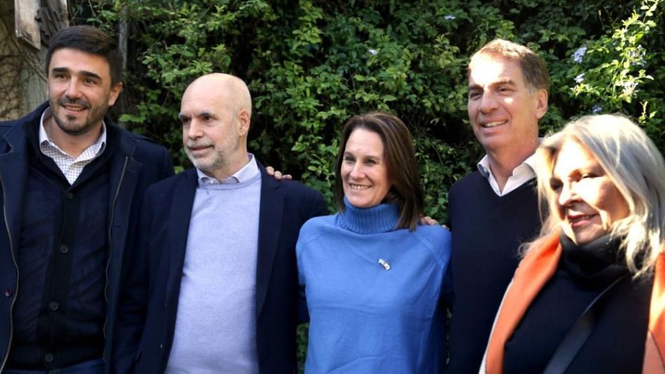 "Nuestro apoyo absoluto a Natalia Colomé, nuestra futura intendente de Azul, que es otro ejemplo más de la importancia de seguir ampliando nuestro espacio"