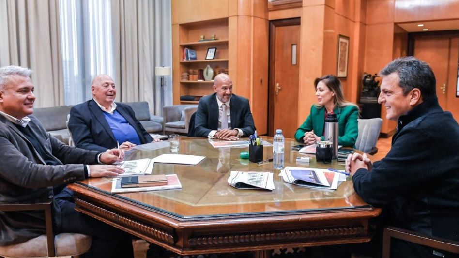 Massa se reunió con el CEO de Aceitera General Deheza, quien le ratificó inversiones por 54 millones de dólares