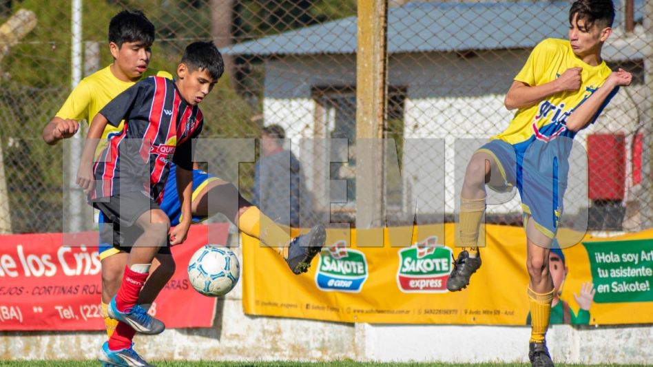Chacarita le ganó a Atlético Tapalqué en los cuatro encuentros. y en Novena alcanzó a al albinegro en lo más alto de las posiciones. Foto: Nicolás Murcia.