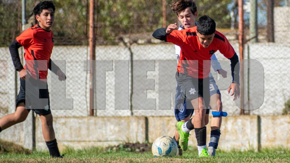 Athletic y Cemento se enfrentaron en el Lorenzo Palacios. Luego de esta jornada, siguen como escolta en Octava y Séptima respectivamente. Foto: Nicolás Murcia.