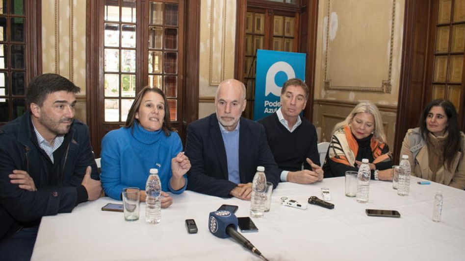  Ezequiel Galli, Natalia Colomé, Horacio Rodríguez Larreta, Diego Santilli y Elisa Carrió durante la rueda de prensa en la que ratificaron el apoyo a la precandidatura a intendenta de la actual concej