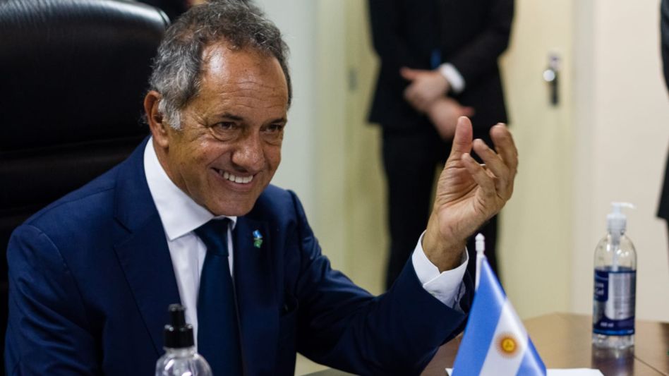 Scioli quiere "Volver al futuro": lanzó un spot basado en la icónica película a pedido de un tuitero