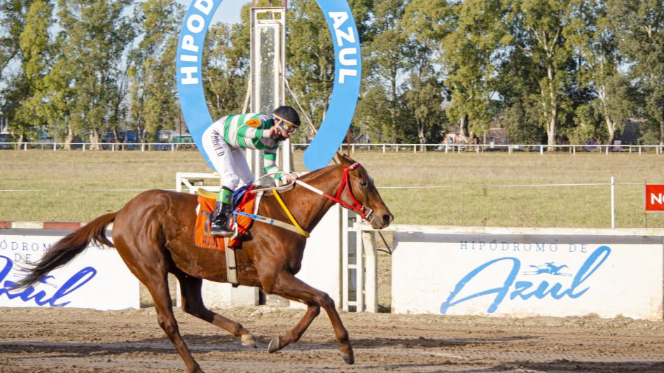 Mutak Berry se impone en el Especial Enseña Patria, la carrera más importante del domingo en el circo hípico local. Foto: GENILEZA JCA