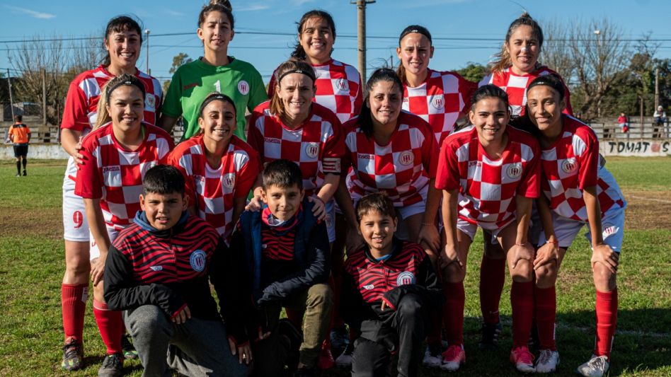 Estrellas de Juventud superó a Sarmiento de Tapalqué por 3 a 0 y se adjudicó el duelo de escoltas. Foto: archivo Nicolás Murcia.