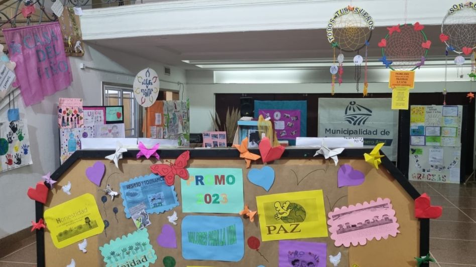 Muestra de arte de la promoción de escuelas primarias