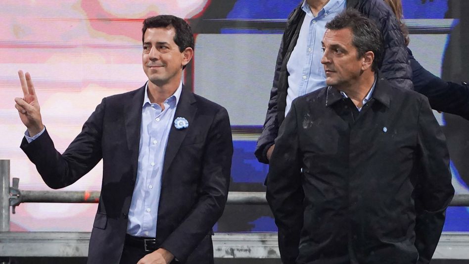 Wado de Pedro mostró su apoyo a la fórmula de consenso de UxP y Massa le agradeció "el esfuerzo y la unidad"