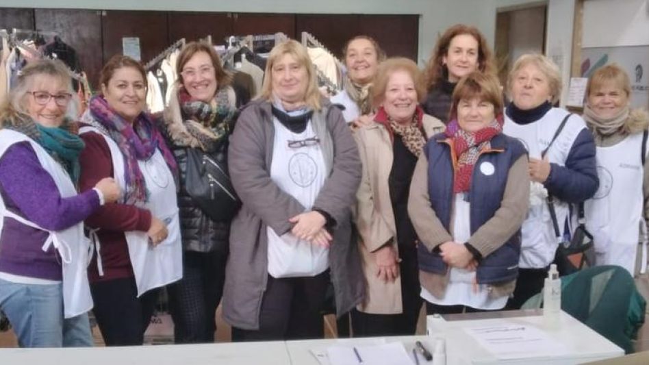 Días pasados a través de la feria americana que se realizó en el Complejo Cultural San Martín la cooperadora del Hospital Materno Infantil pudo reunir 1.150.000 pesos. GENTILEZA GRISELDA VAZZANO 