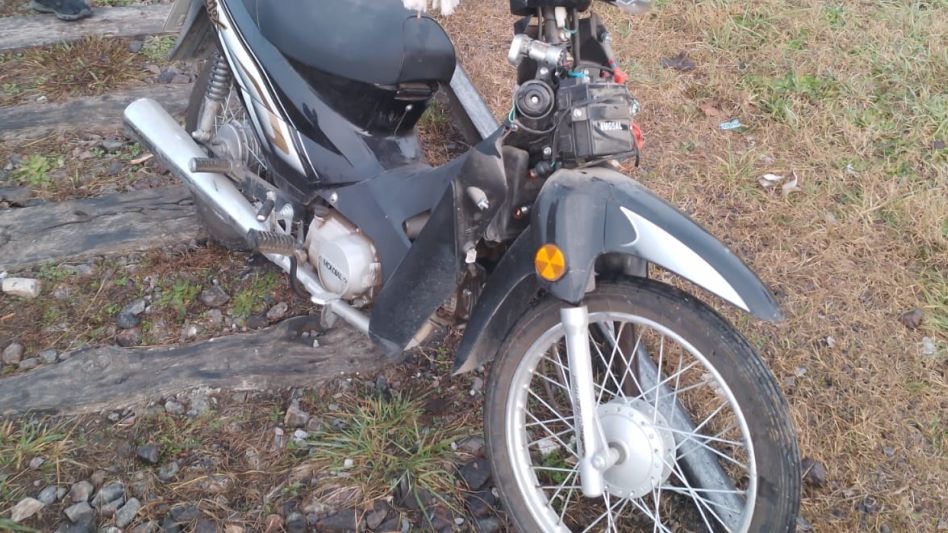 Elementos robados en una casa y una moto sustraída a una joven. Los recuperó la Policía, luego de que el menor acusado de cometer ambos hechos fuera arrestado en dos ocasiones. CPA/PBA