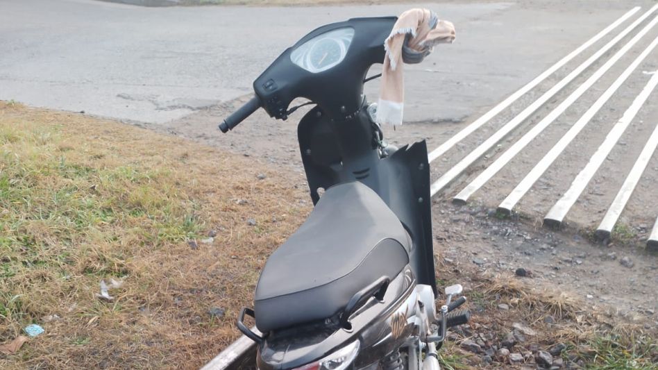La moto que la Policía recuperó en poder del menor. Según lo informado, se la había robado a una estudiante. CPA/PBA