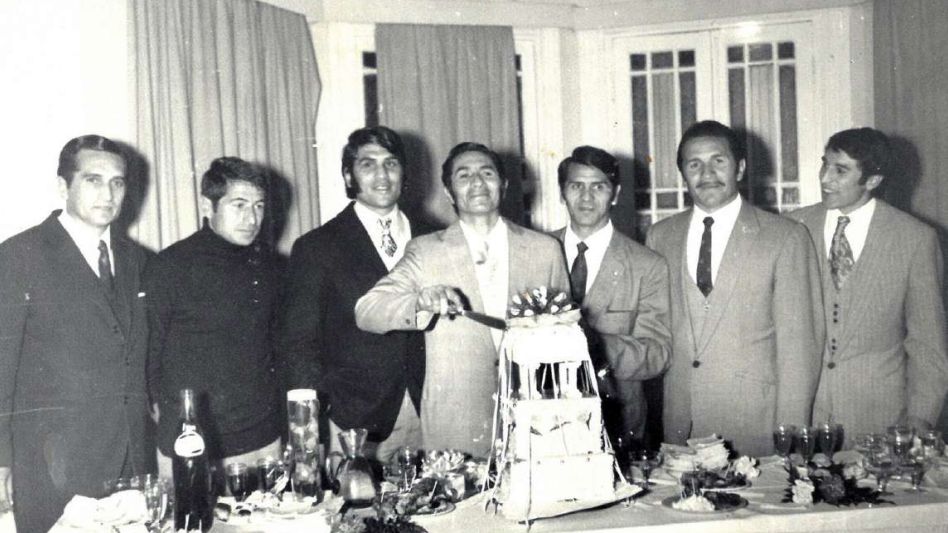 En esta imagen, correspondiente a 1975, aparecen los hermanos de izquierda a derecha, Víctor, Abel, Néstor, Domingo, Carlos, Valerio y Alberto.