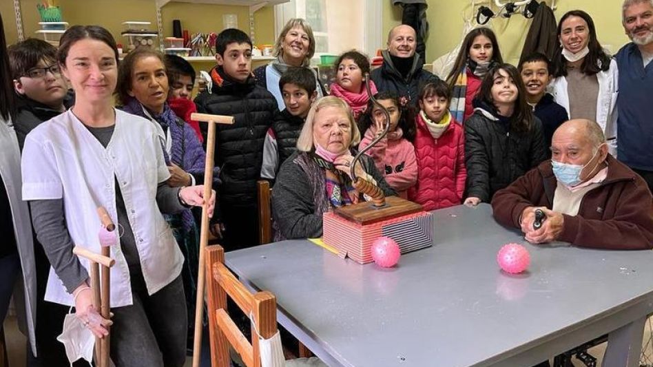 Entrega de bastones para el Pintos