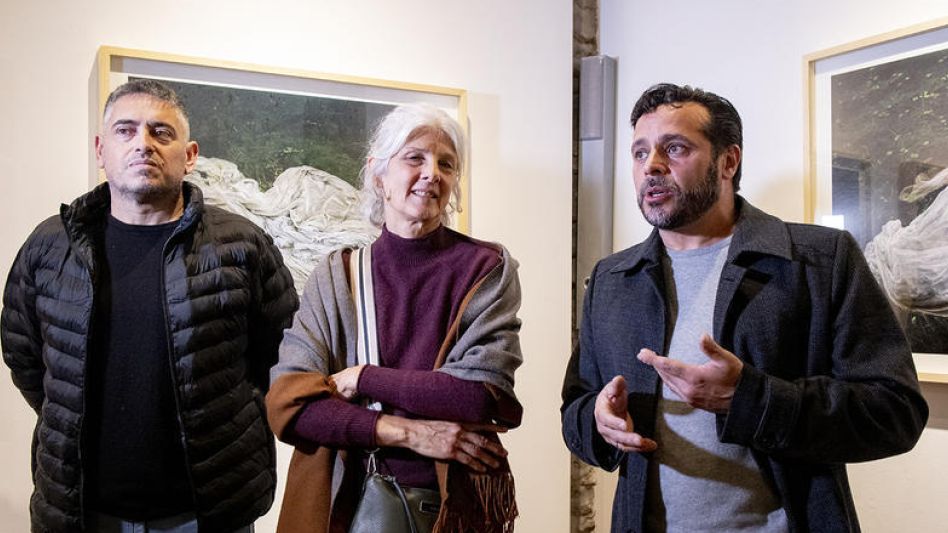 El director del Museo López Claro, Silvio Oliva Drys, junto a la artista Ángeles Pereda y el subsecretario de Gestión Cultural y Eventos del municipio, Rodolfo Wagner.
