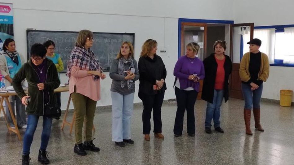 Vanina Zurita junto a dirigentes gremiales durante la actividad que tuvo lugar días atrás en esta ciudad.