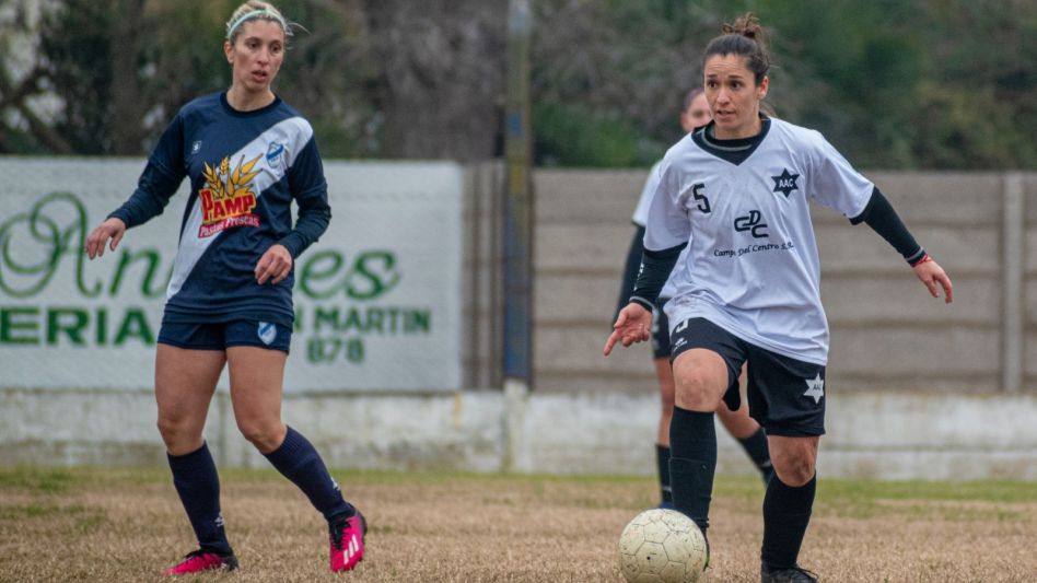 Abultada victoria de Athletic. Derrotó a Cemento por 5 a 0, correspondiente al encuentro de ida de los cuartos de final del Torneo Apertura. Foto: Nicolás Murcia.