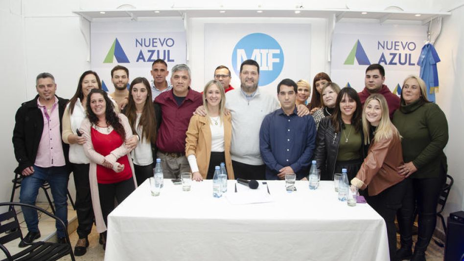 Nuevo Azul presentó oficialmente anoche la lista que participará de las PASO del 13 de agosto, la cual es encabezada por Alejandro Vieyra como precandidato a Intendente. NACHO CORREA