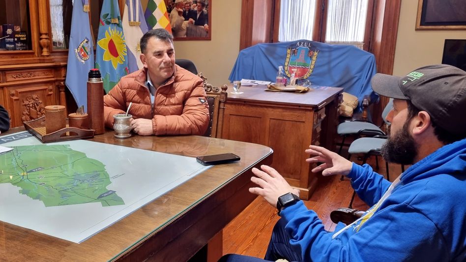 El artista azuleño Martín Cerrudo fue convocado para  participar del Encuentro de Esculturas de Hielo en Ushuaia